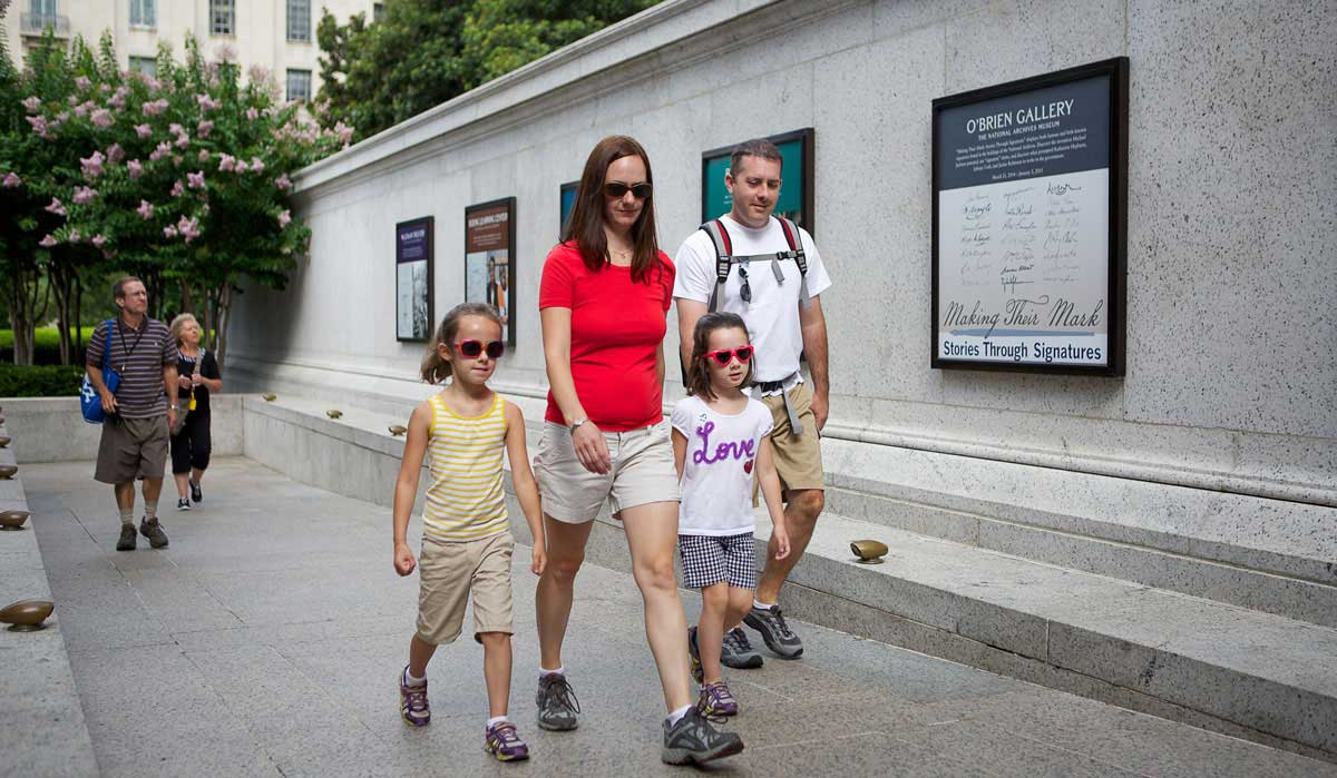 Photo of Visitors with Children Arriving at the National Archives Museum